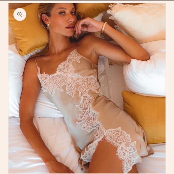 ANTALYA SILK DRESS (XS)
Sold to you by SILQUE
Fulfilled by SILQUE in Australia - Picture 3 of 9